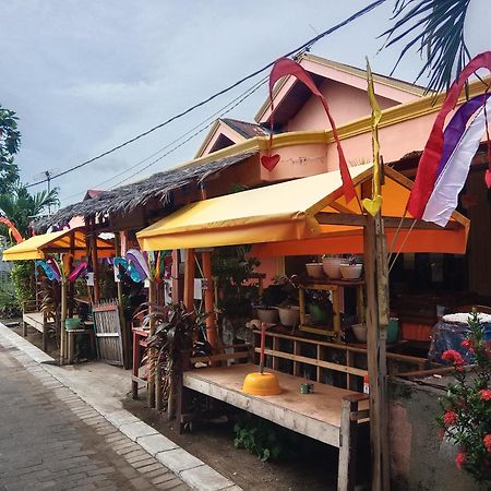 Novita Homestay Бунакен Екстер'єр фото