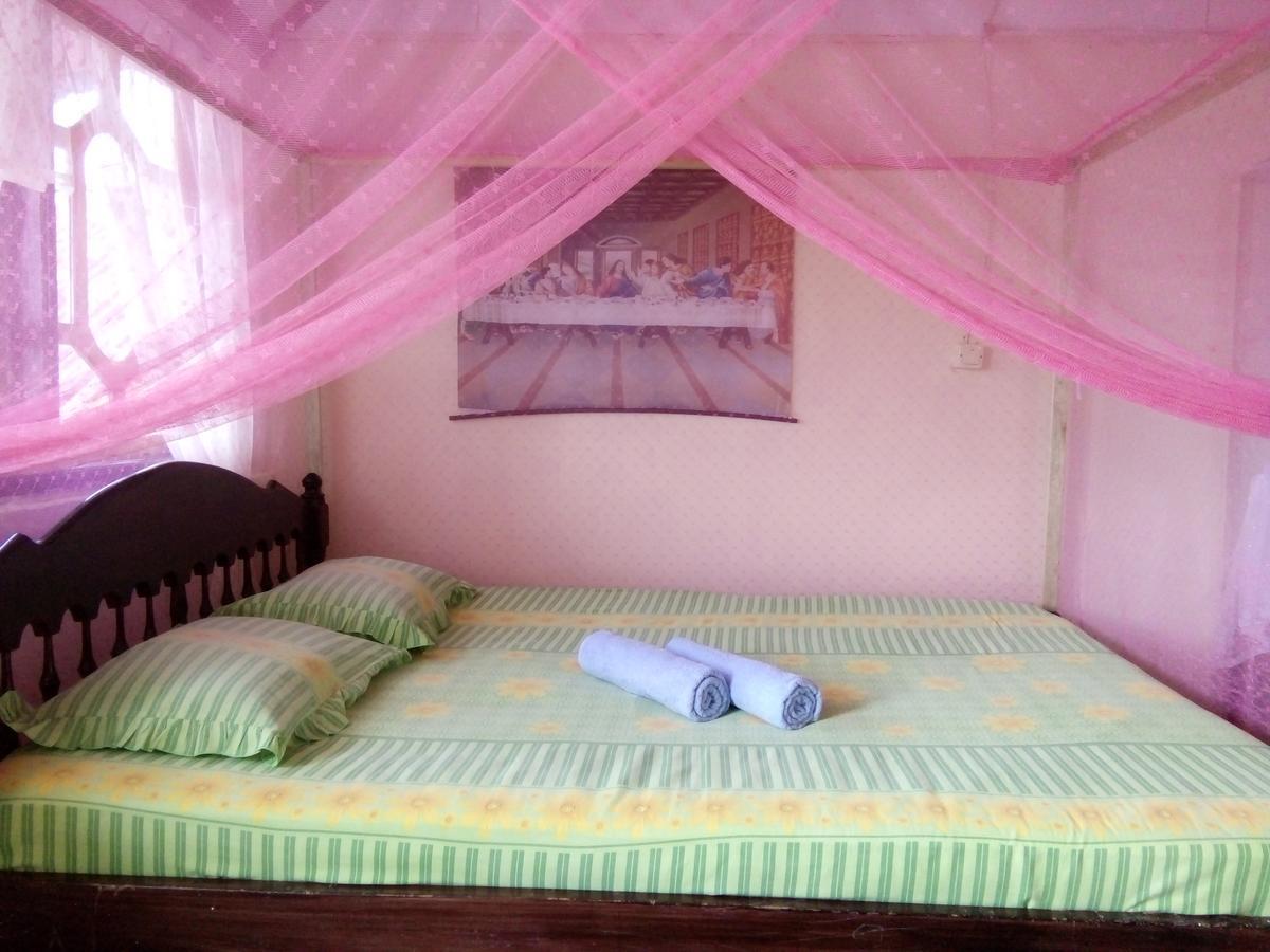 Novita Homestay Бунакен Екстер'єр фото