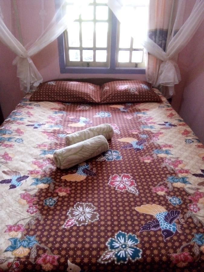 Novita Homestay Бунакен Екстер'єр фото