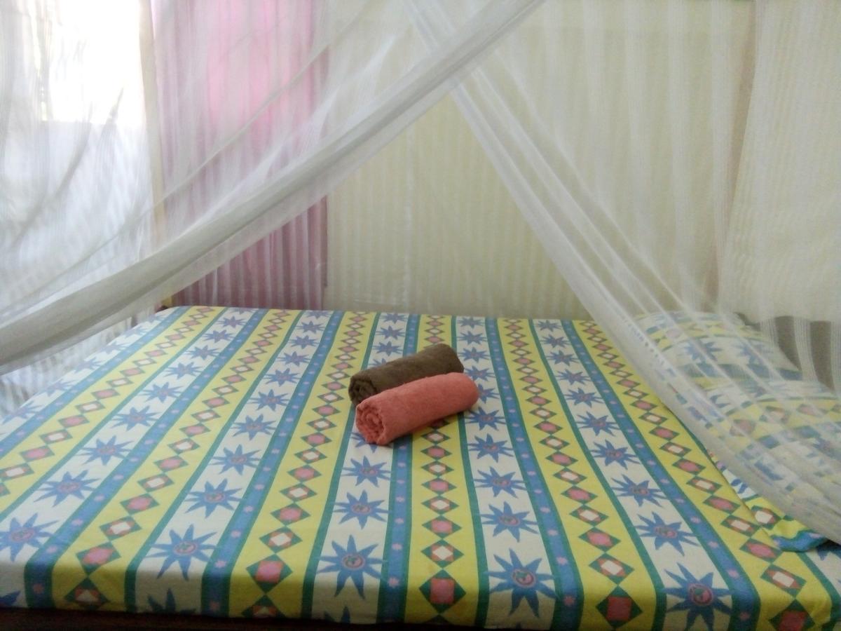 Novita Homestay Бунакен Екстер'єр фото