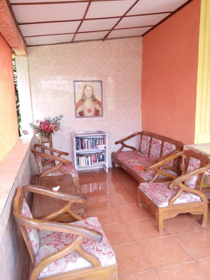 Novita Homestay Бунакен Екстер'єр фото